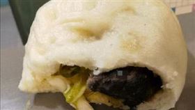 菜包吃兩口　驚見裡面一顆老鼠頭瞪著自己 圖／翻攝自楚天都市報微博