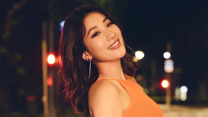 女星暗藏「胸」湧　側面飽滿上圍洩出