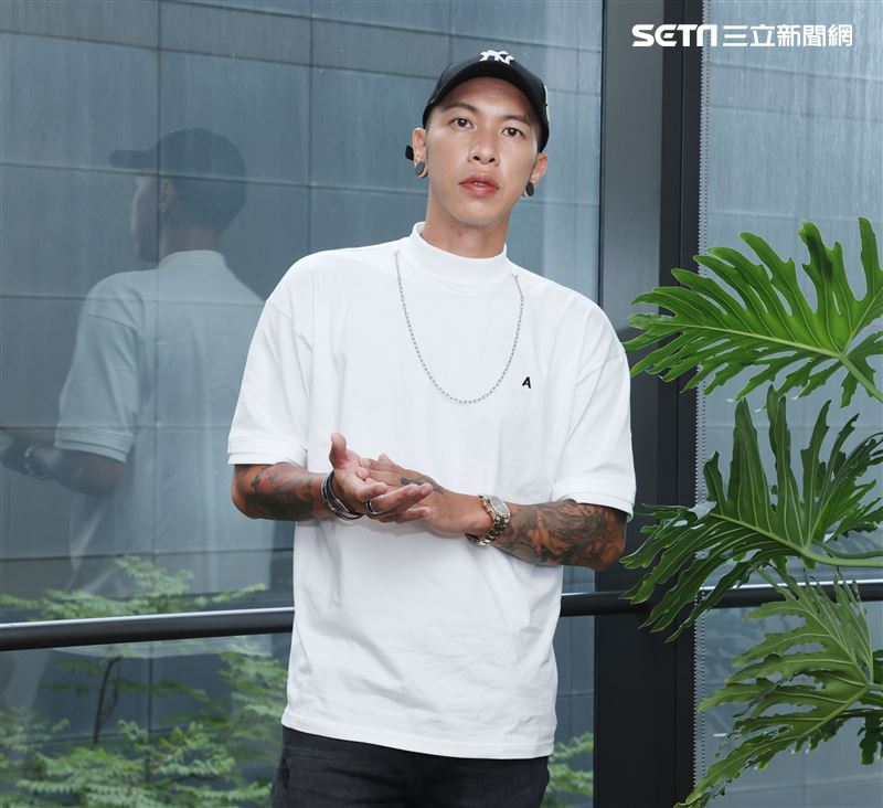 「全明星」小春三立新聞網專訪。（記者邱榮吉/攝影）