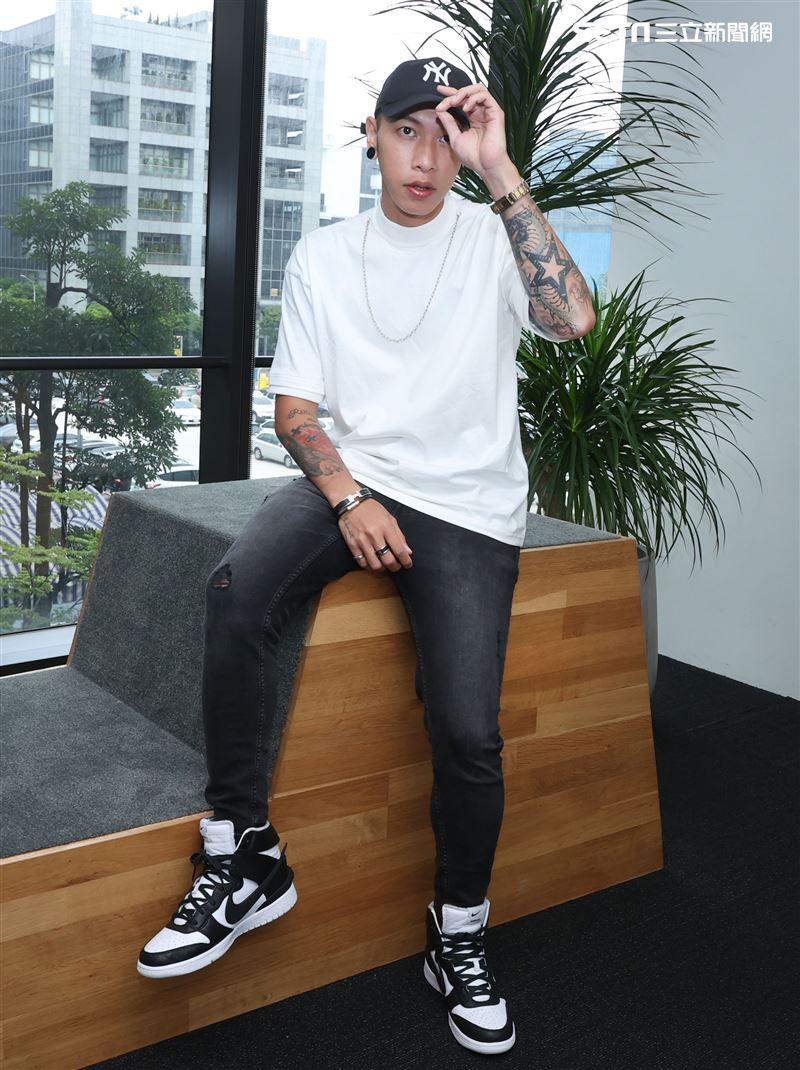 「全明星」小春三立新聞網專訪。（記者邱榮吉/攝影）