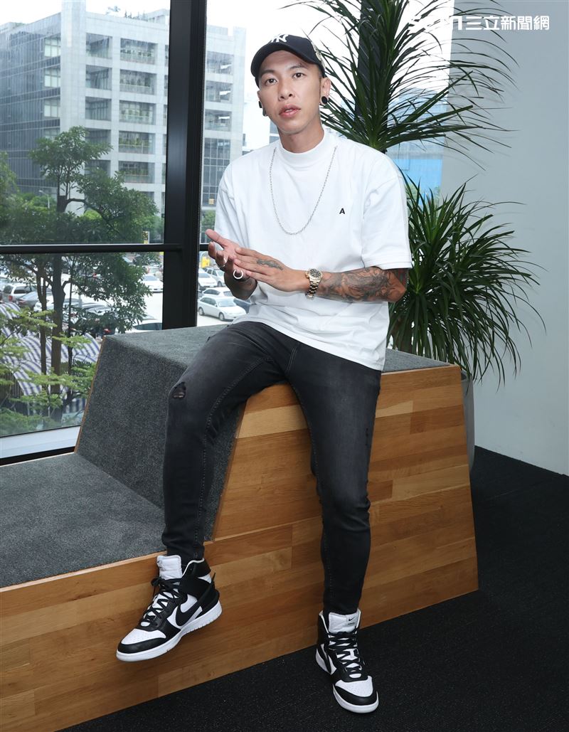 「全明星」小春三立新聞網專訪。（記者邱榮吉/攝影）