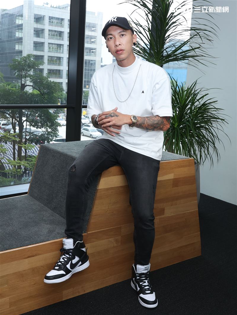 「全明星」小春三立新聞網專訪。（記者邱榮吉/攝影）