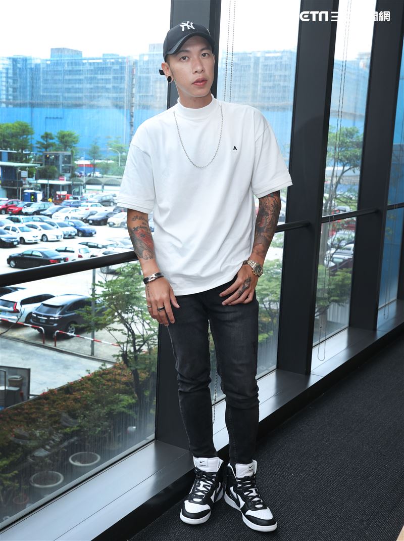 「全明星」小春三立新聞網專訪。（記者邱榮吉/攝影）