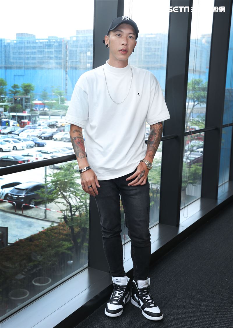 「全明星」小春三立新聞網專訪。（記者邱榮吉/攝影）