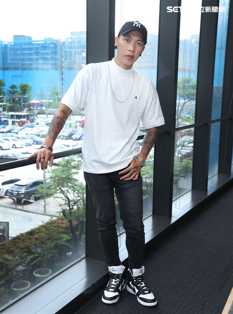 「全明星」小春三立新聞網專訪。（記者邱榮吉/攝影）