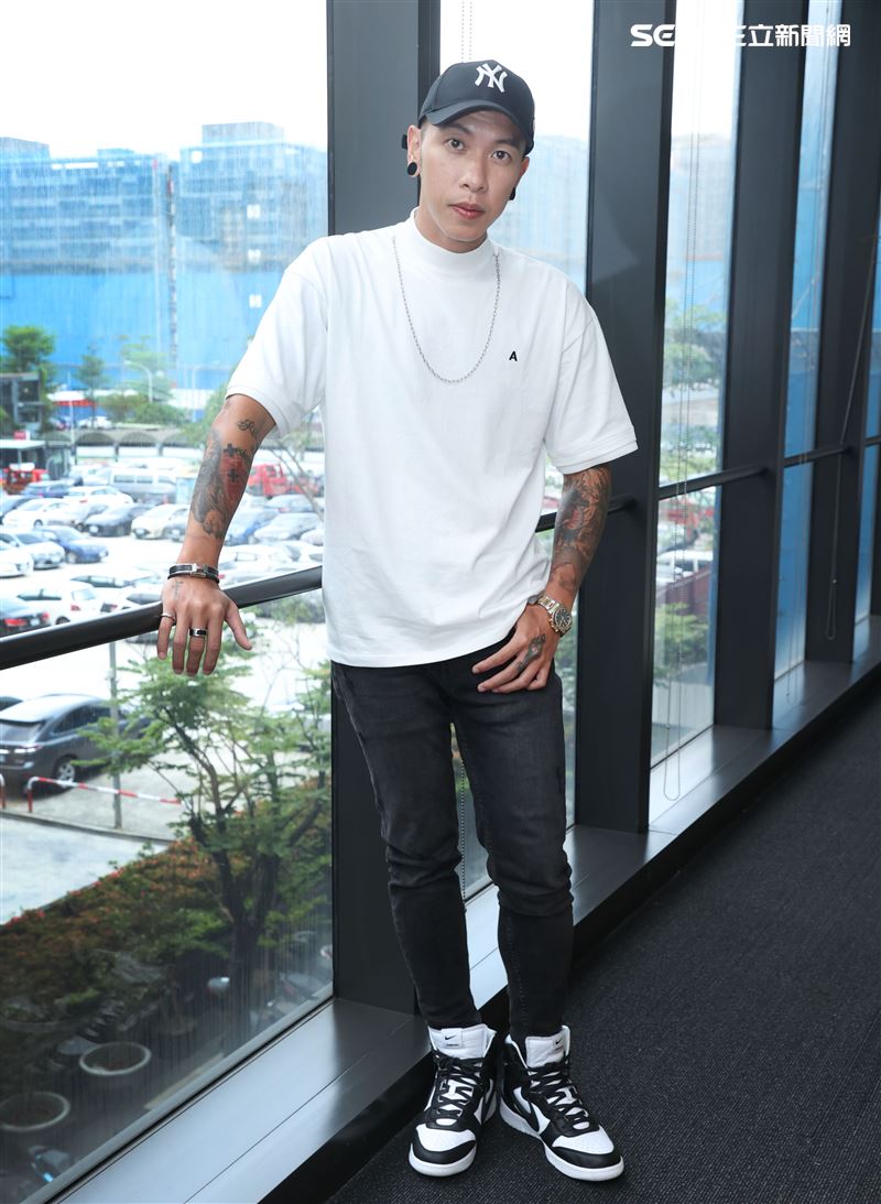 「全明星」小春三立新聞網專訪。（記者邱榮吉/攝影）