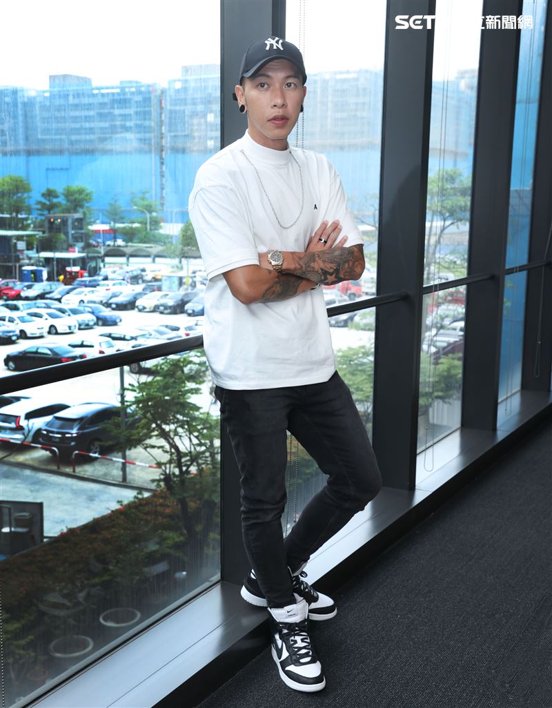 「全明星」小春三立新聞網專訪。（記者邱榮吉/攝影）