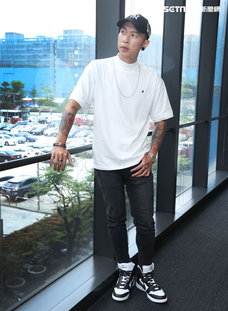 「全明星」小春三立新聞網專訪。（記者邱榮吉/攝影）