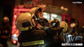 《火神的眼淚》大結局　陳庭妮劇中在火場外崩潰痛哭(圖myVideo提供)
