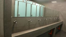 大倫館衛浴空間。（圖／翻攝自文化大學官網）
