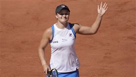▲世界球后巴蒂（Ashleigh Barty）晉級法網第二輪。（圖／美聯社／達志影像）