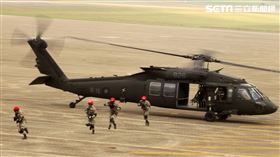 漢光34演習反空降敵軍進入我領域。（記者邱榮吉/清泉崗拍攝）