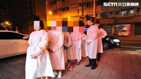 台南警方掃蕩大樓套房，一舉逮獲10名越南應召女子。（圖／翻攝畫面）