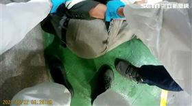 聯合醫院仁愛院區確診者砸破玻璃 翻攝畫面