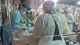 面對不可預測的新冠病毒，但站在第一線的醫護日夜為全台灣人付出（圖／翻攝自衛生福利部臺北醫院粉專）