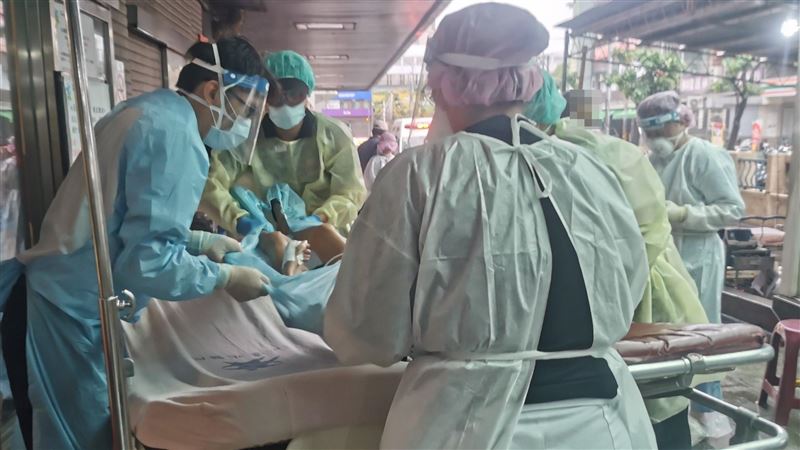 醫護：在家人牽掛與防疫間選擇了後者