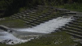 仁義潭進水口持續進水（1）梅雨鋒面北移，嘉義地區2日雨勢已停，但仁義潭水庫進水口持續進水。中央社記者蔡智明攝  110年6月2日