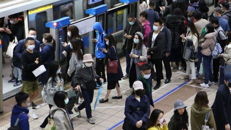 落跑確診男足跡曝　搭過捷運紅、藍線