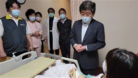 陳時中探視雙和醫院護理師（圖／翻攝自臉書）