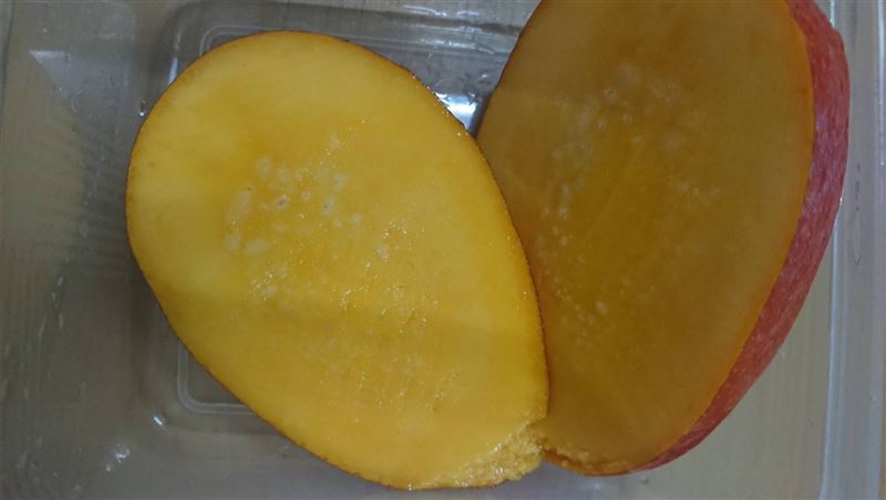 芒果切開驚見詭異白斑　內行急喊別吃