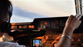 西南航空一名機長在執勤途中，竟脫衣看A片ㄡ（圖／翻攝自pexels）