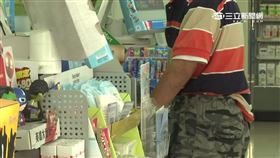 超商買飲料 店員嫌鈔票髒拒收挨批,示意圖