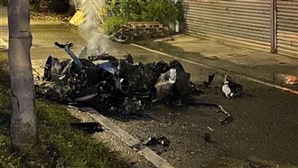 台江大道麥拉倫撞小客車　3人成焦屍