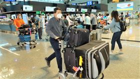 長榮：台北洛杉磯航線需求旺　6/7起增班長榮航空公司2日表示，航班規劃原本就會依實際需求狀況滾動檢討，目前飛美國航班只有台北-洛杉磯航線因市場需求旺盛，7日起將由原來每週3班調整為每週7班，其他航線班次不變。中央社記者吳睿騏桃園機場攝  110年6月2日