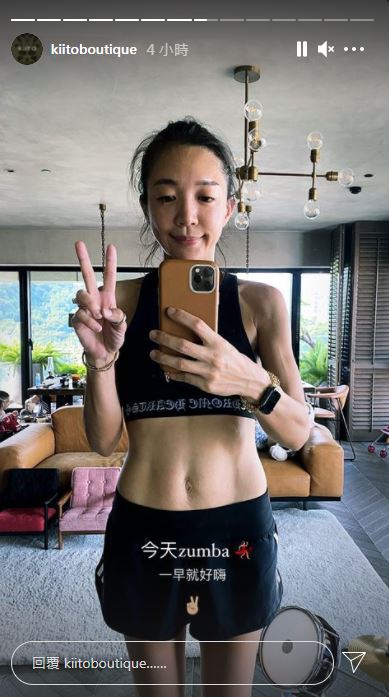 瑪莎老婆Vicky(謝葦怡)辣曬超狂「川字腹肌」。(圖/翻攝自IG)