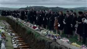 短評／《王冠》重現艾伯凡礦災　當權者必須謹記的悲劇（圖／Netflix提供）