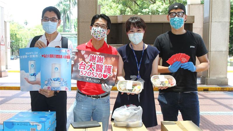 台大EMBA與雄獅　送戰鬥餐挺醫護