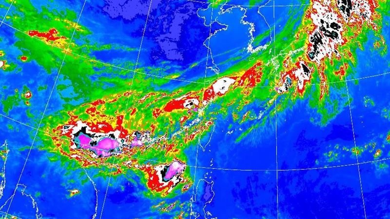彩雲入夜觸台　屏東災防二級開設戒備