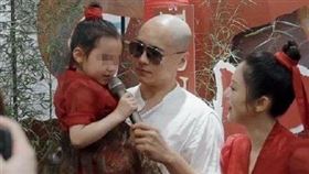 高雲翔在女兒生日會現身，與董璇離婚後首度合影。（圖／翻攝自新浪娛樂微博）