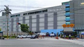 京元電子確診已近50例  董事長：暫不考慮停工京元電子竹南廠爆發外籍移工群聚傳染，截至3日已確診45人，另有快篩陽性51人，董事長李金恭4日接受電話訪問指出，國外需求產能動線很高，更牽涉到國際與國內生產的規劃與管理，員工將以分流、分艙的方式上班，用餐也全部改用便當，確保不會造成群聚傳染事件。中央社記者管瑞平攝  110年6月4日