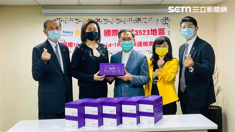 疫情延燒　國際扶輪捐1萬組快篩試劑