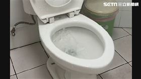 馬桶倒灌。（圖／讀者提供）