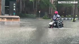 淹水,騎士,板橋漢生東路,新北,翻攝畫面