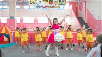 肉肉身材成唱跳姐姐　小孩竟是這反應