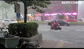淹水,台北,外送,機車 （圖／翻攝畫面）