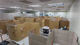 紙箱,防疫,隔板,睡公園(翻攝自 PTT)