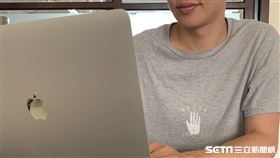 圖／記者谷庭攝，用筆電