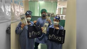 送愛到前線！企業打造防疫包致敬醫護