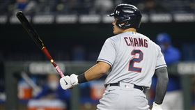 ▲張育成9局上代打敲安。（圖／美聯社／達志影像）