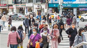 民眾/斑馬線/行人(記者陳弋攝影)