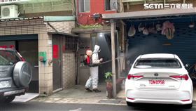 台北市一家三口陳屍住家，環保局針對周遭環境進行消毒。（圖／翻攝畫面）