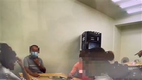 麻將傳染鏈擴散，4件違規22人，警方加強取締，無罩也上桌