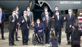 美國三議員美國聯邦參議員達克沃絲（Ladda Tammy Duckworth）、蘇利文（Daniel Scott Sullivan）及昆斯（Christopher Andrew Coons)來台，吳釗燮接機。C-17戰略戰術運輸機