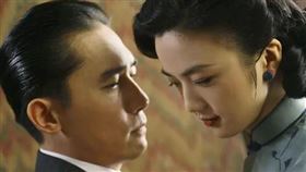 《色，戒》激情戲受矚目，至今仍是討論焦點。（圖／翻攝自《色，戒》劇照）