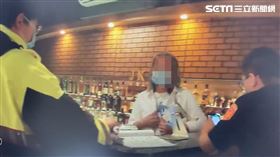 祝姓酒吧老闆偷偷接客營業，警方將移請衛生局裁罰。（圖／翻攝畫面）
