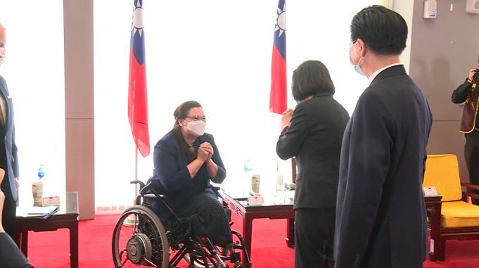 訪台3美參議員　達克沃絲事蹟超驚人